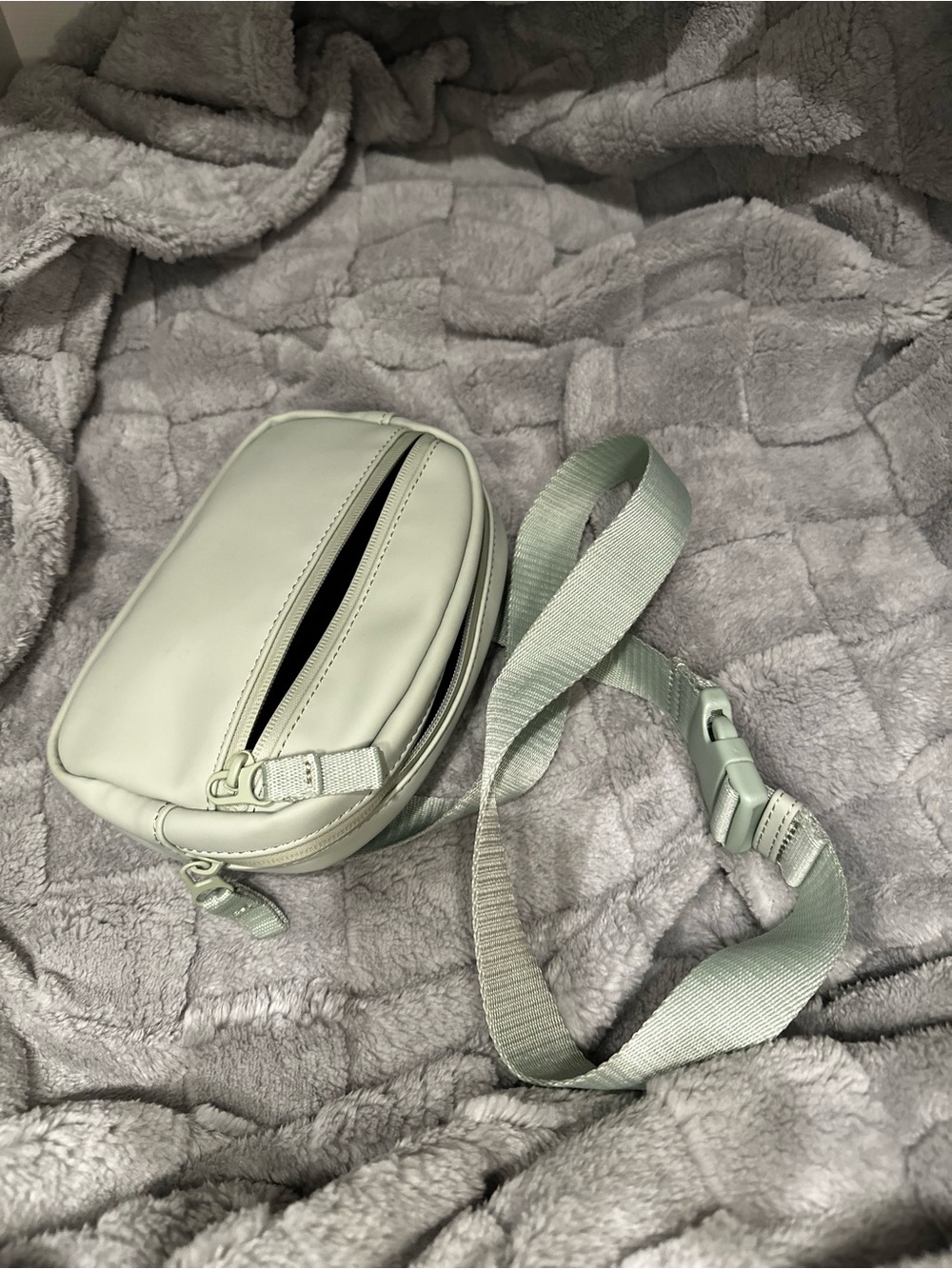 Mint Green Faux Leather Belt Bag - Picture 5 of 10